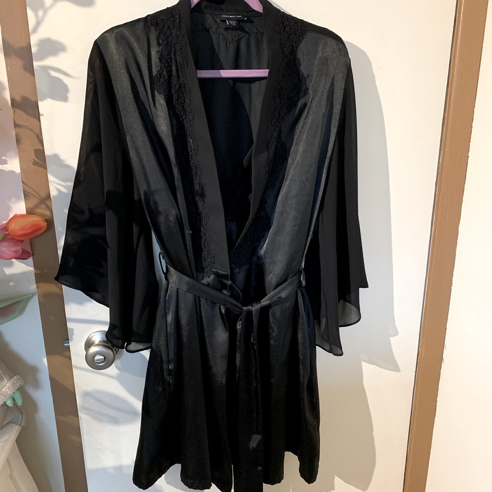 “Jones NewYork “ 2 piece Intimate where